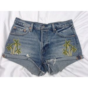 Like new, used Levi’s Palm tree shorts